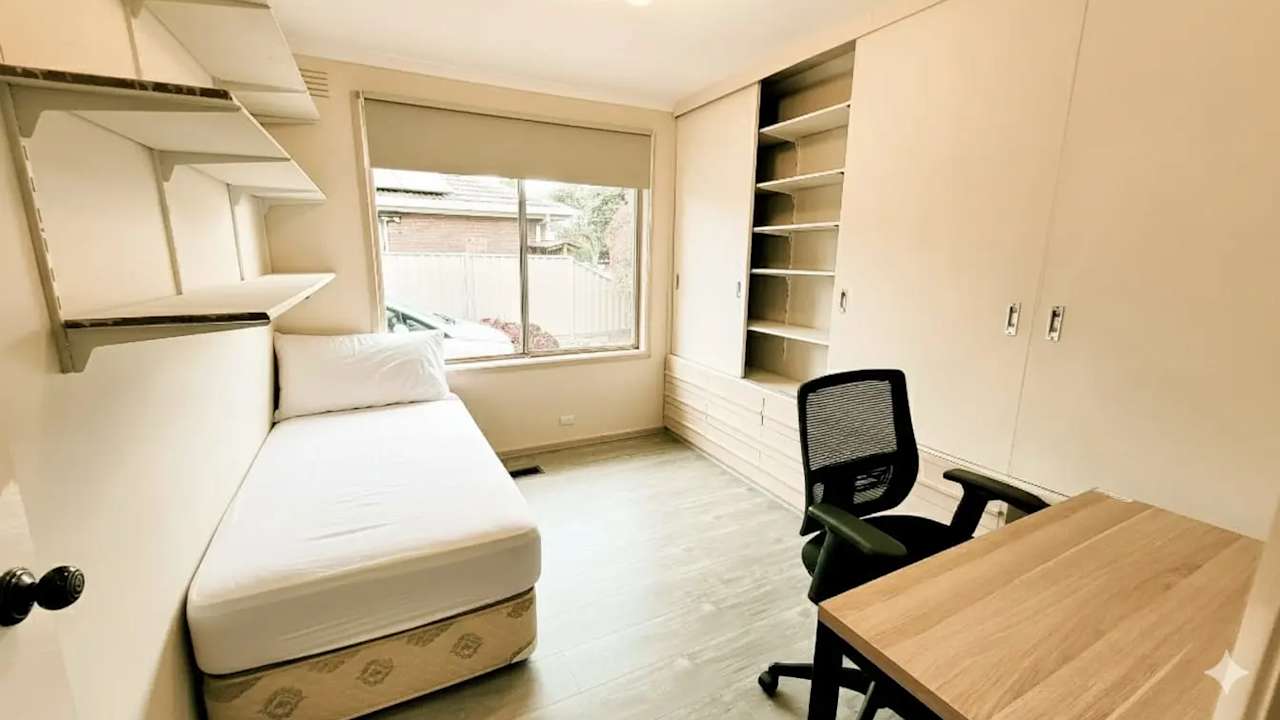 Room in a share house