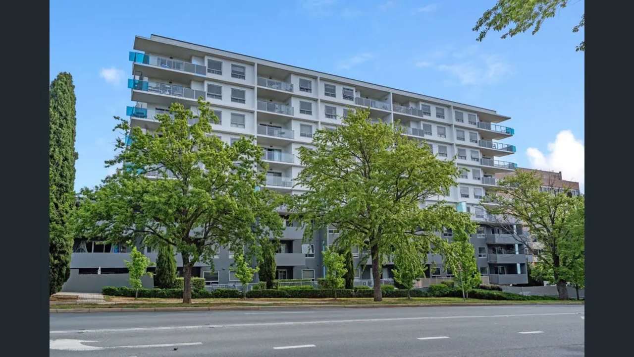 Unfurnished room with own bathroom