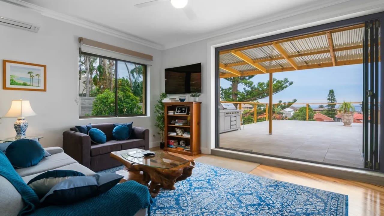Furnished room in a share house