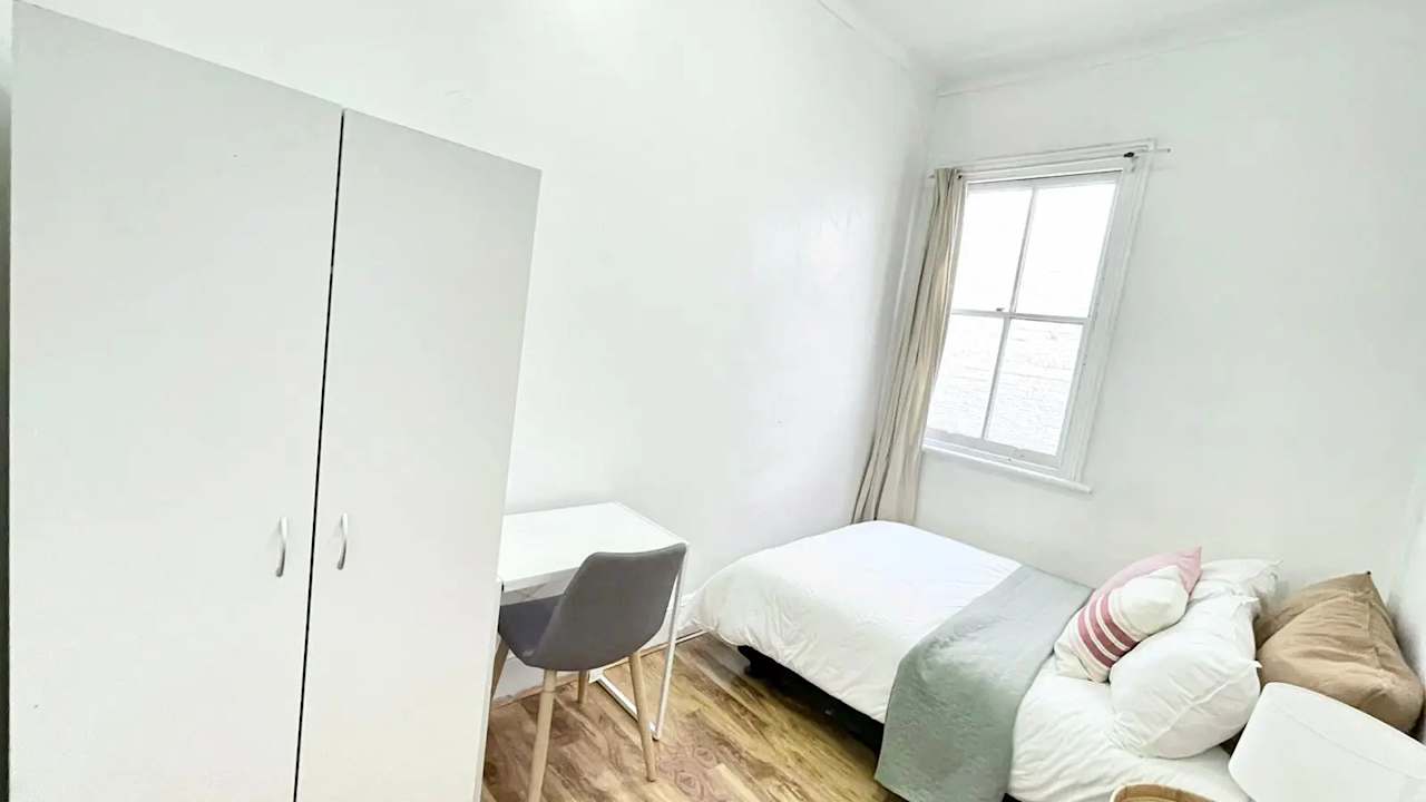 Room in a share house