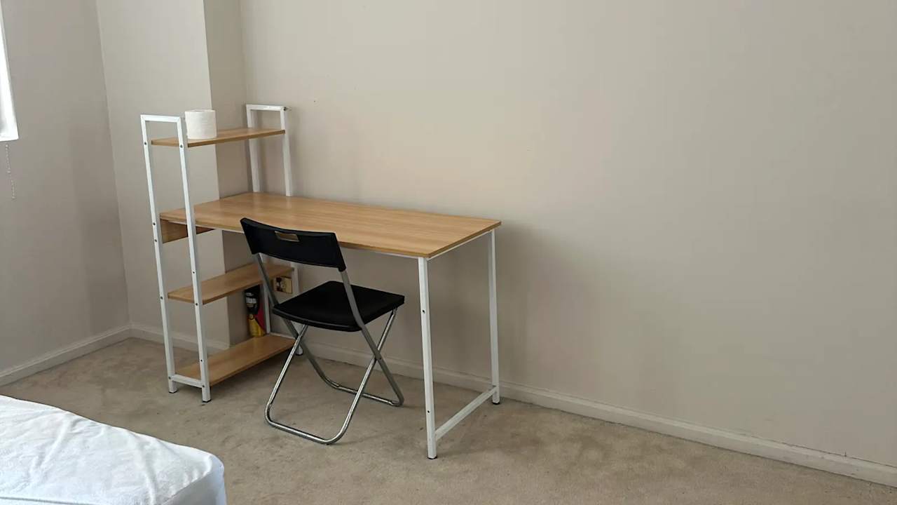 Furnished room in a flatshare