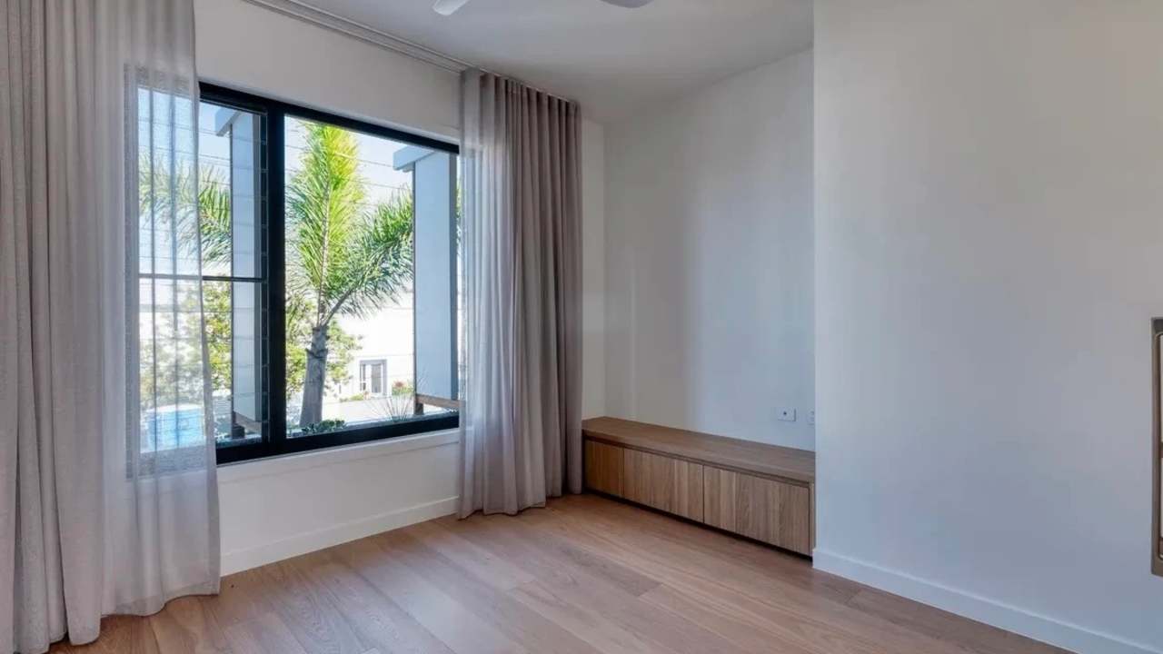 Unfurnished room with own bathroom
