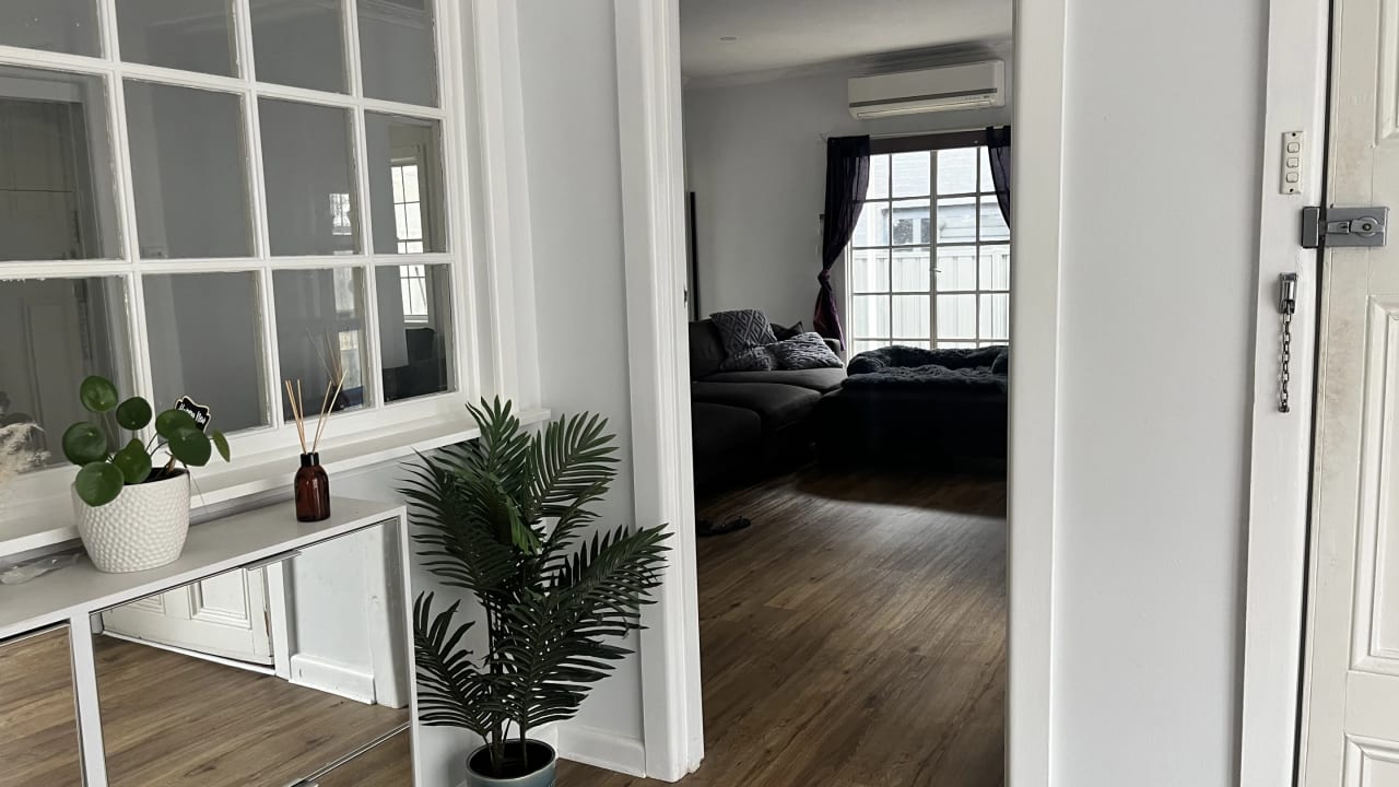 Room in a share house