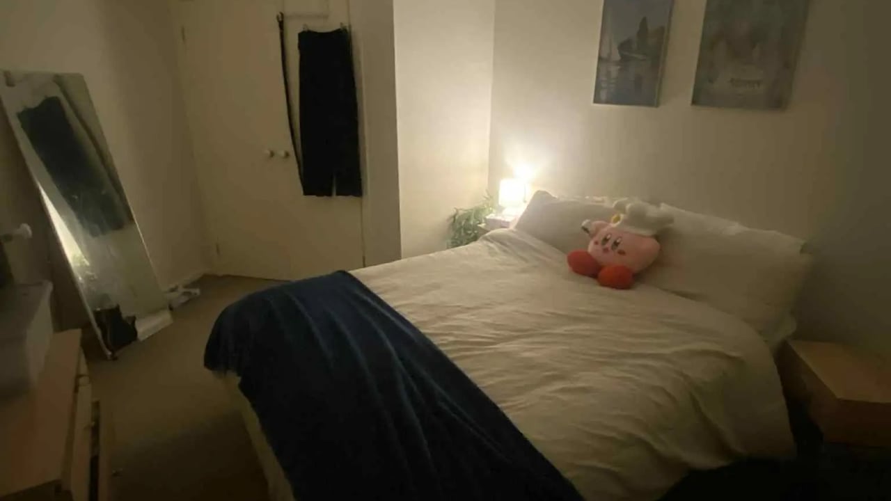Unfurnished room in a flatshare