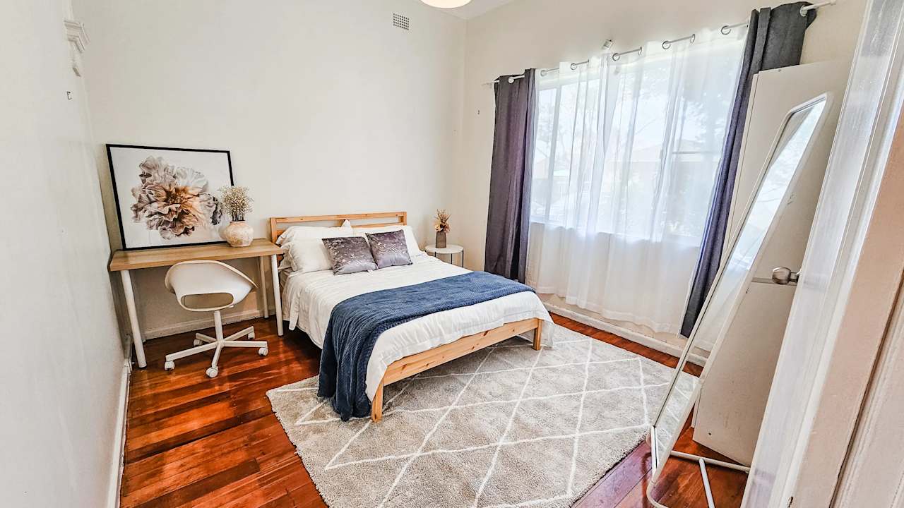 Furnished room in a share house