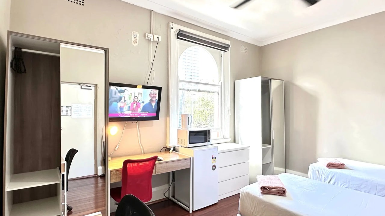 Furnished room in a flatshare