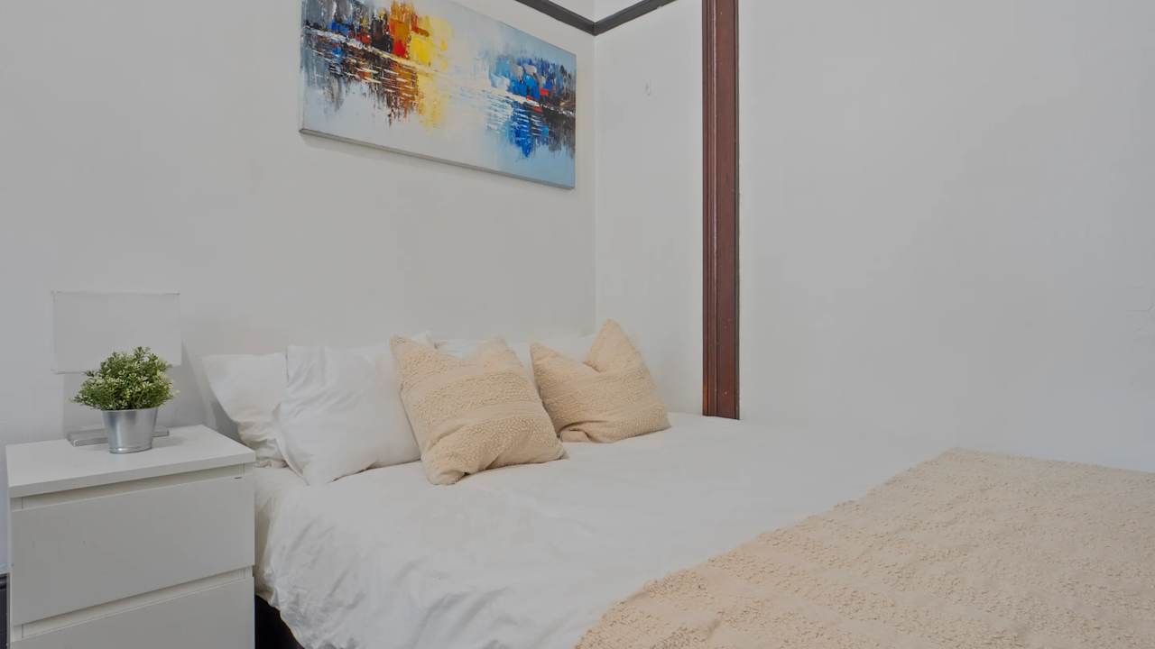 Furnished room in a share house