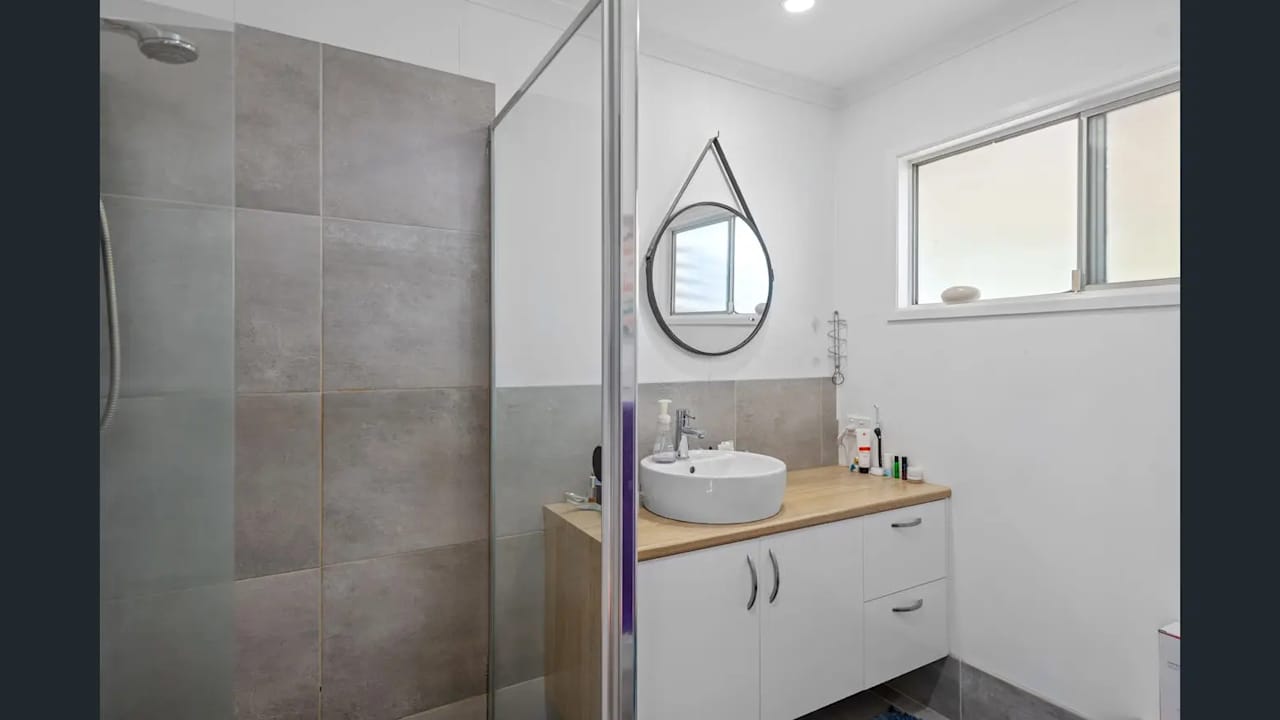 Whole property with 2 rooms for rent