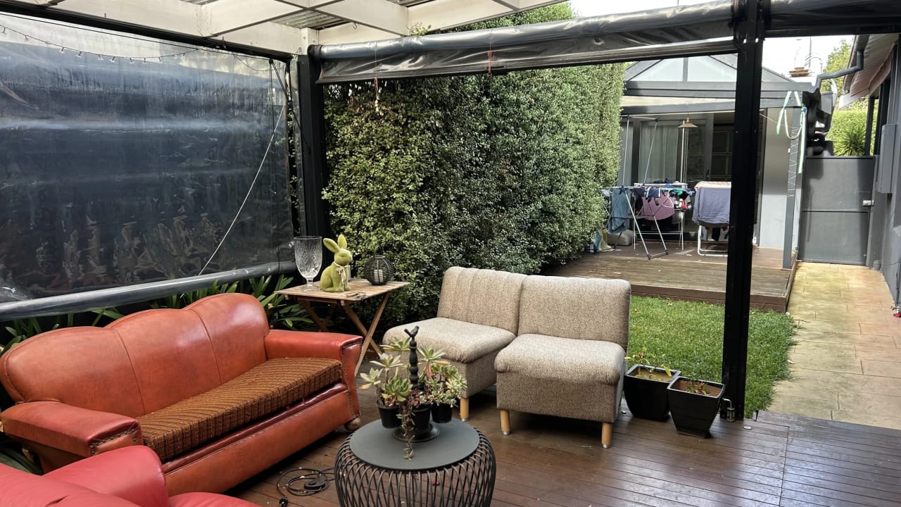 Room in a share house