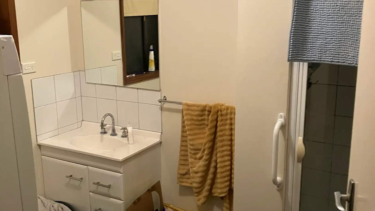 Unfurnished room in a flatshare