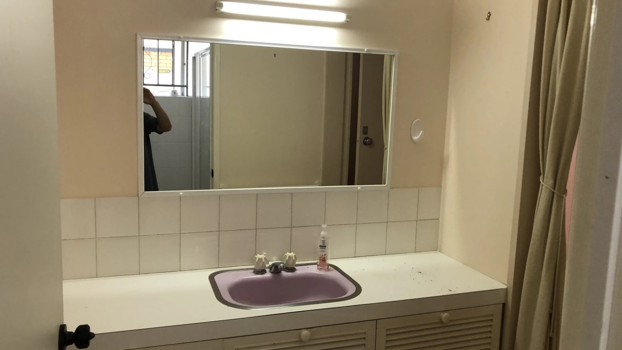 Room in a share house