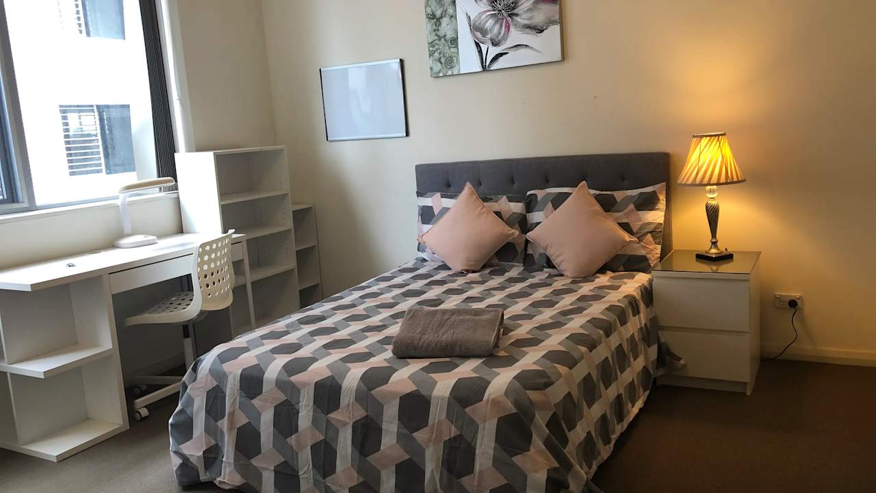 Furnished room in a flatshare