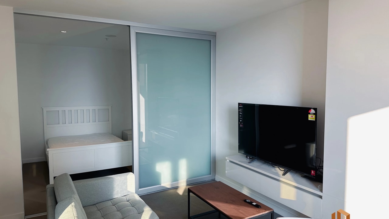 Furnished room in a flatshare