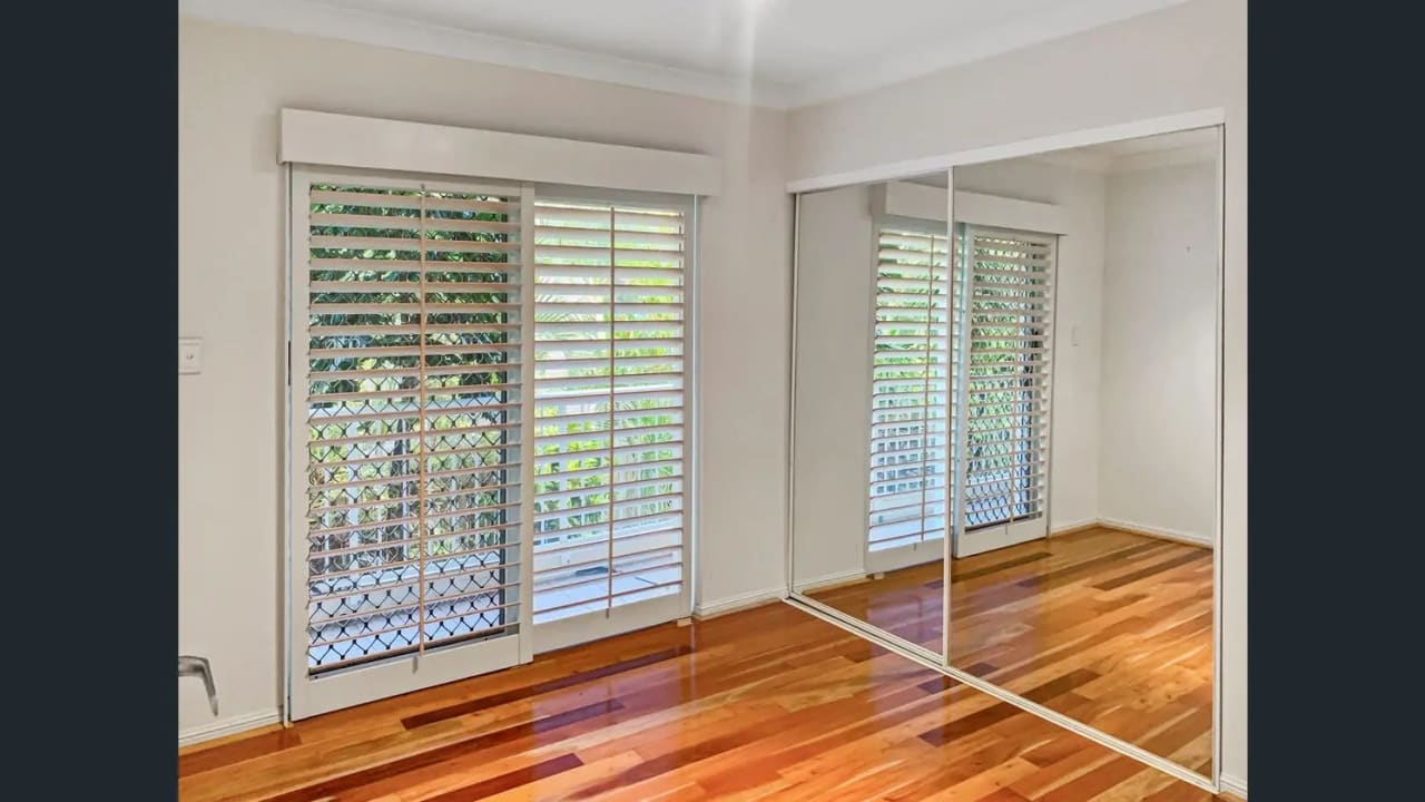 Unfurnished room with ensuite in a flatshare