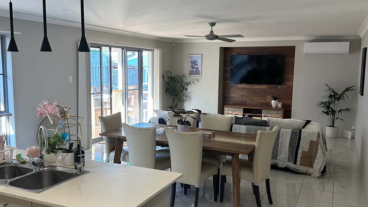 Room in a share house
