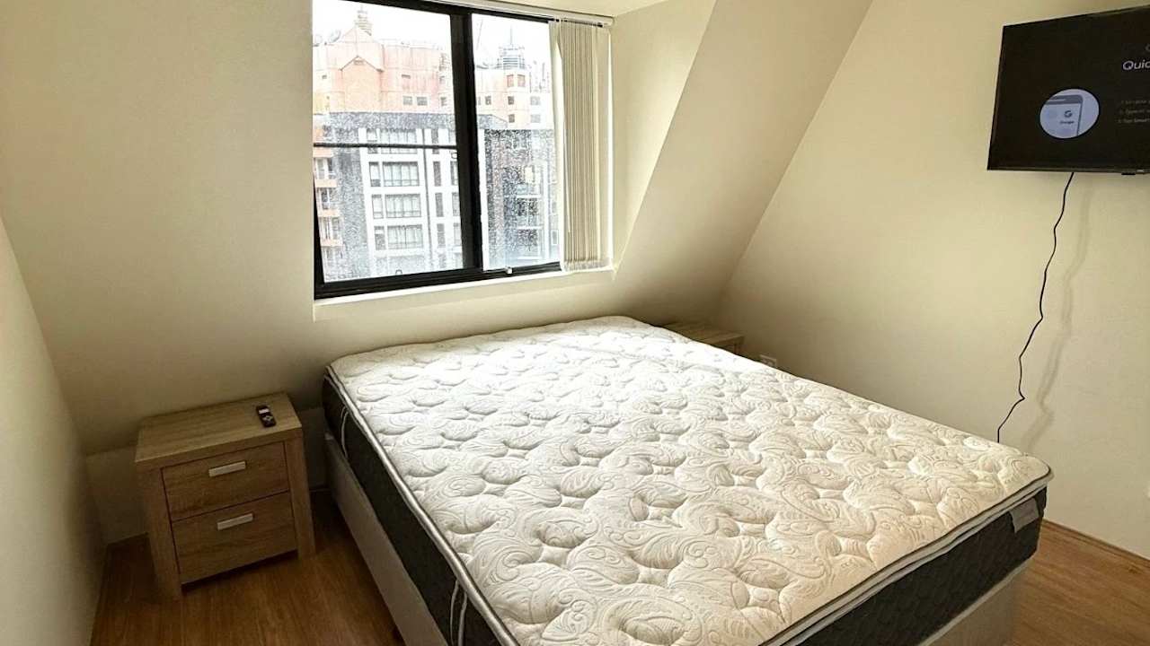 Furnished room in a flatshare