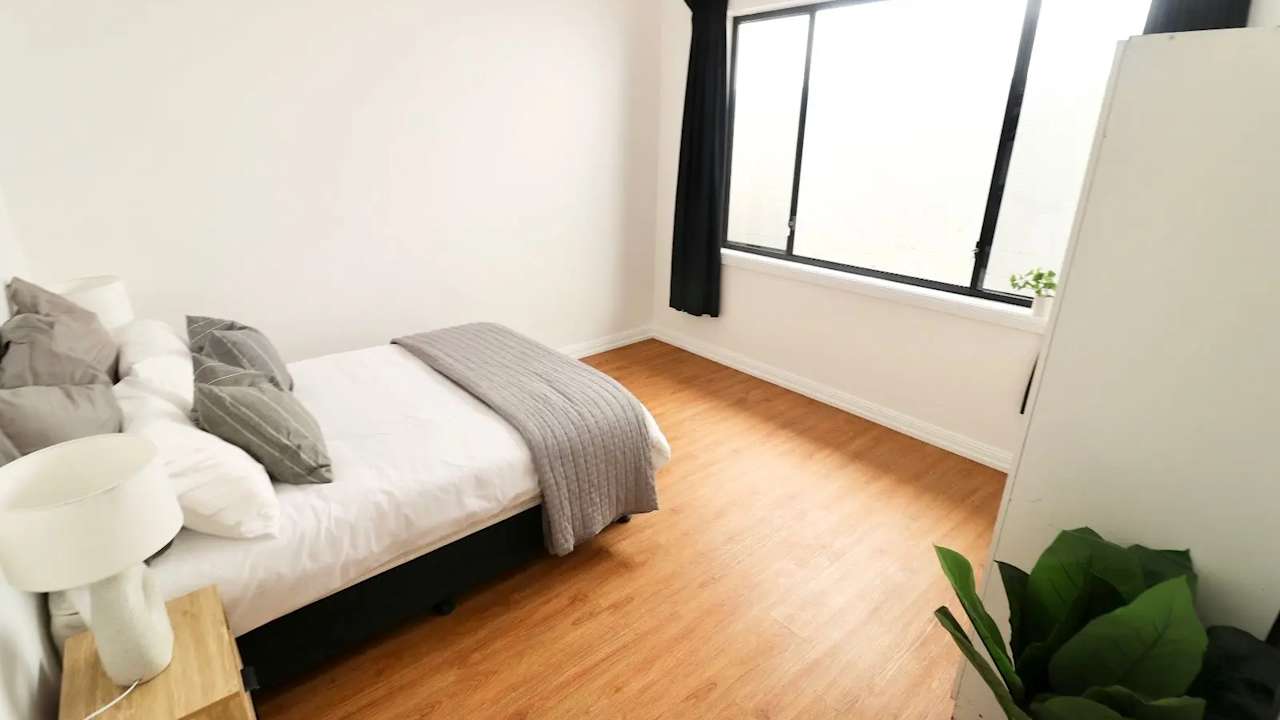 Room in a share house