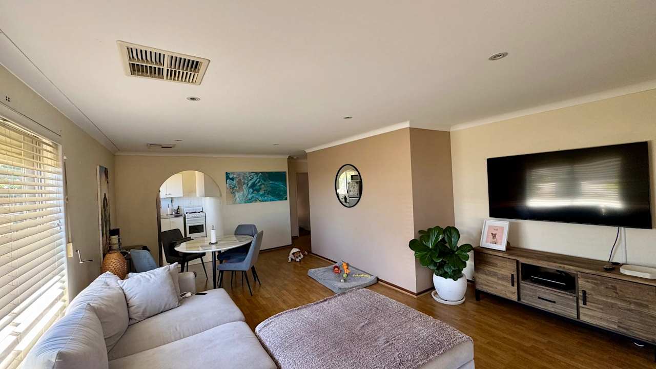 Furnished room in a flatshare
