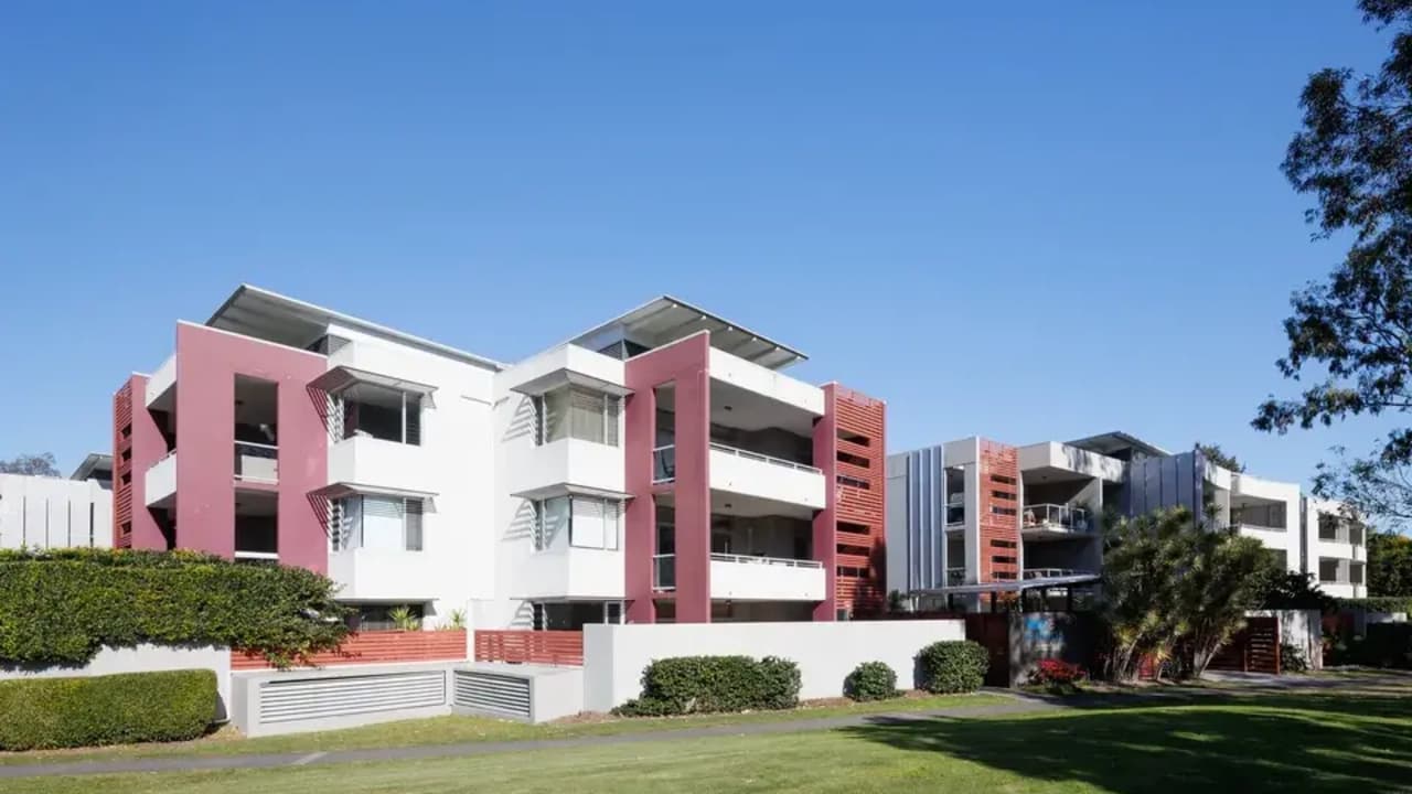 Furnished room with ensuite in a flatshare