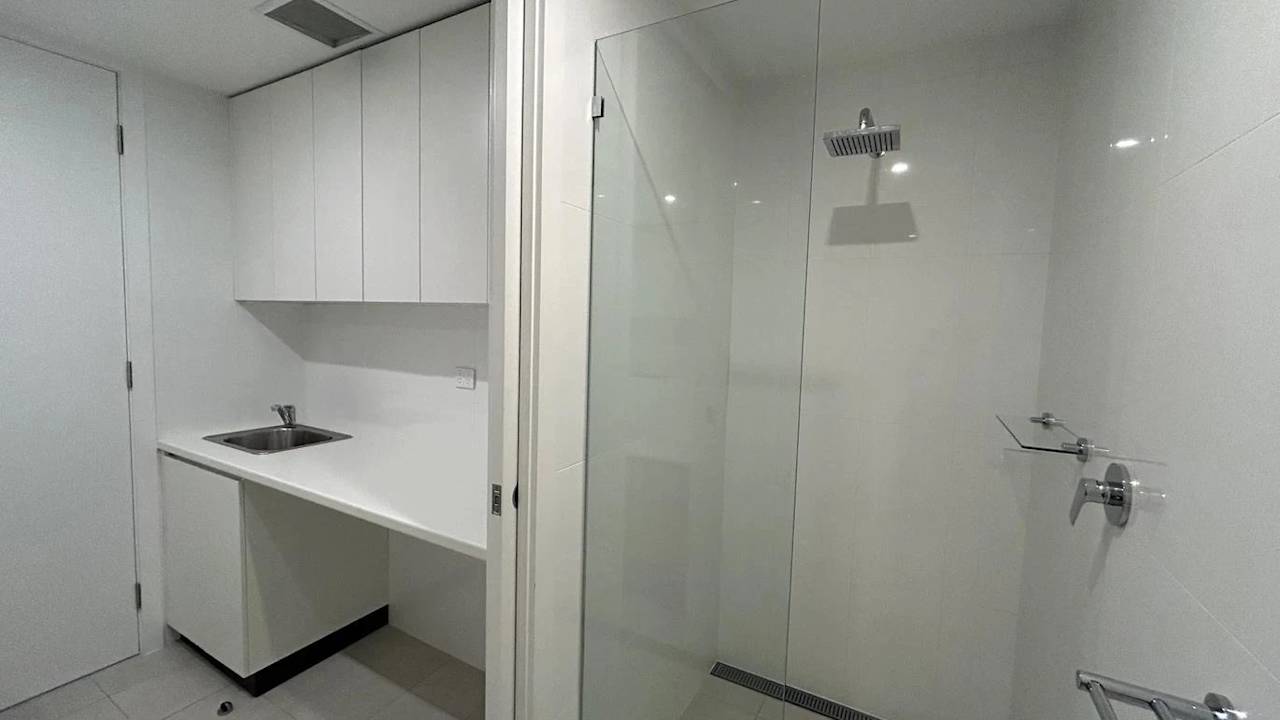 Unfurnished room in a flatshare