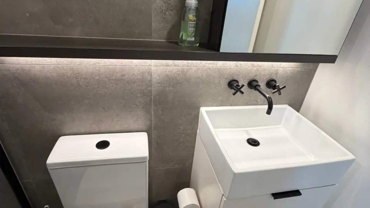 Furnished room with ensuite in a flatshare