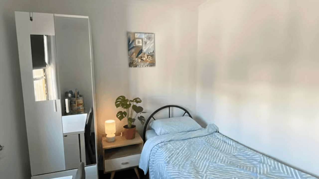 Furnished room in a flatshare