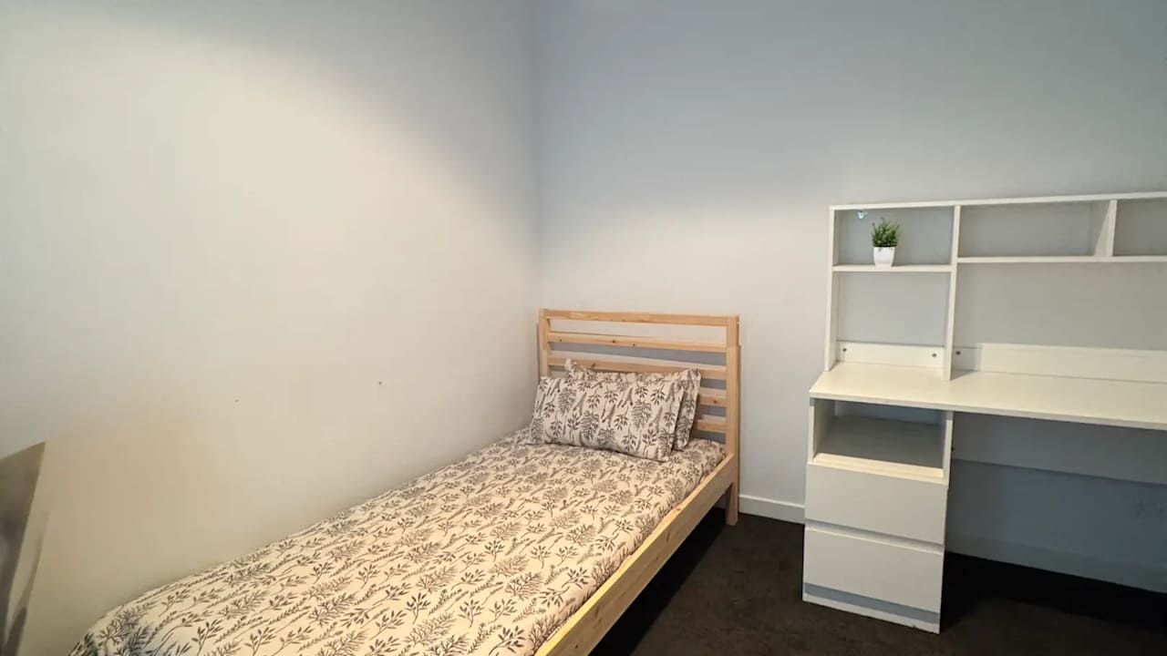 Furnished room in a flatshare