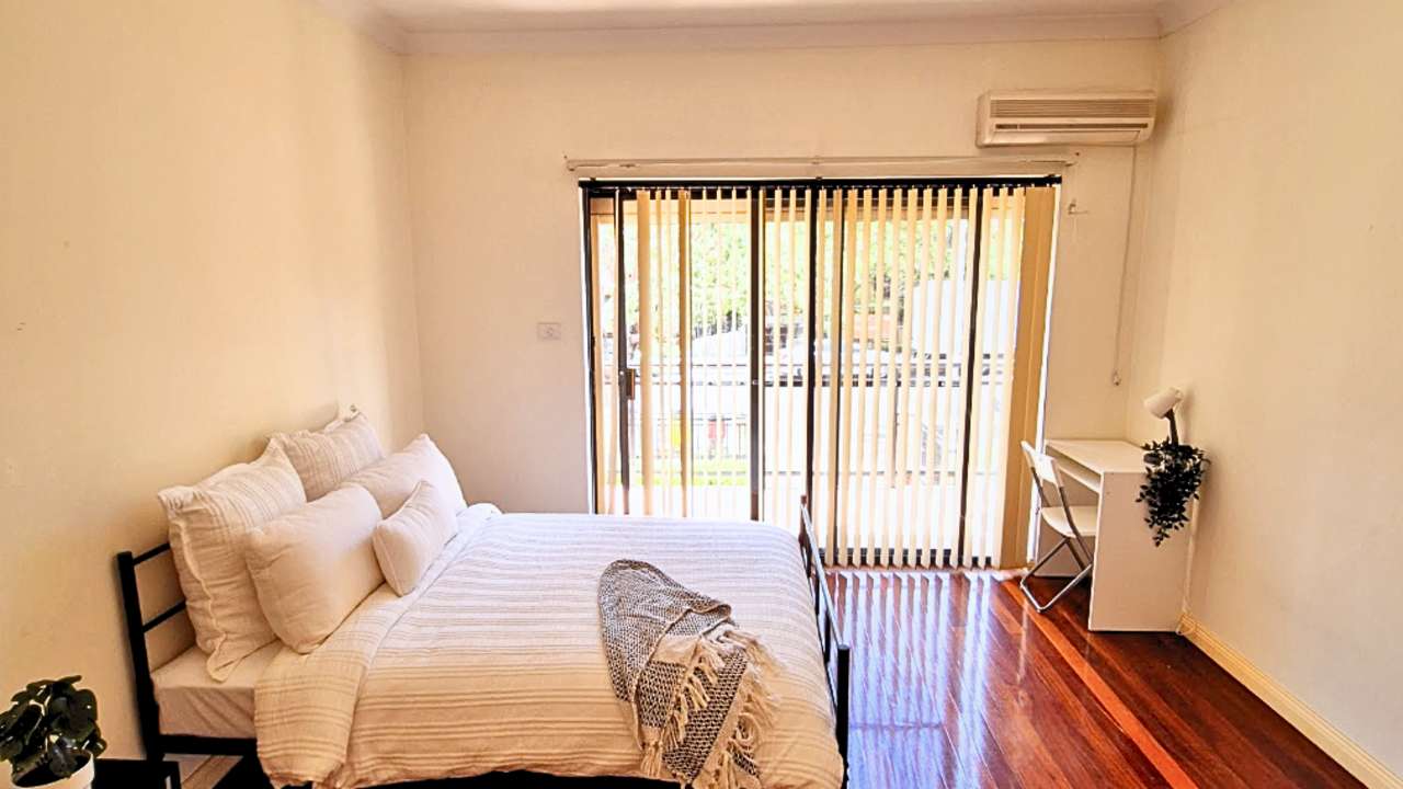 Whole property with 6 rooms for rent