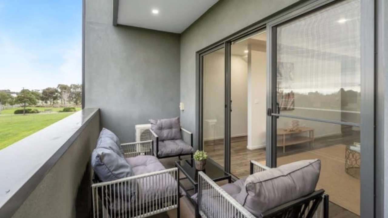 Unfurnished room with own bathroom