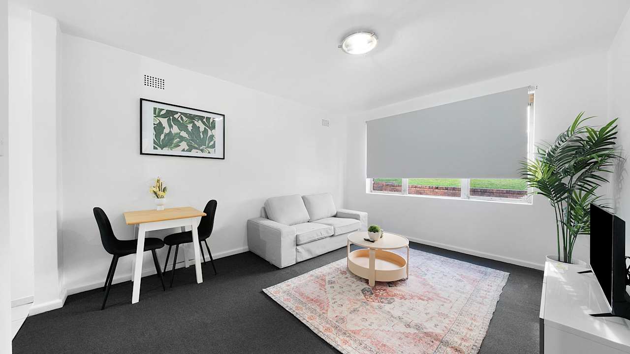 Whole property with 1 room for rent