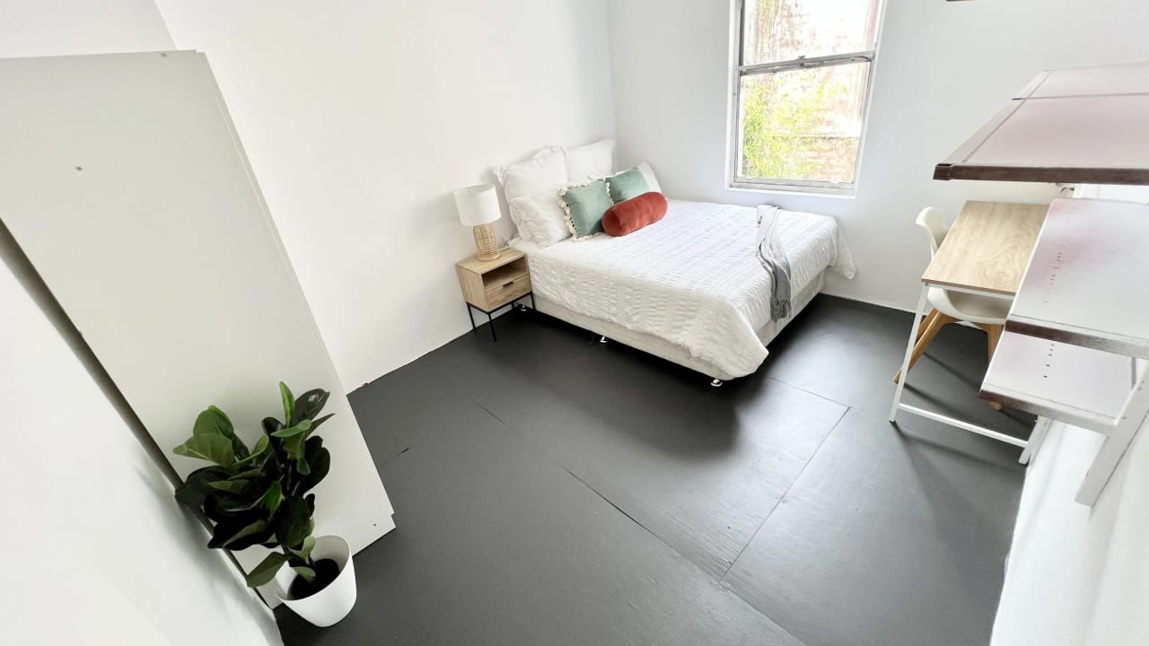 Room in a share house