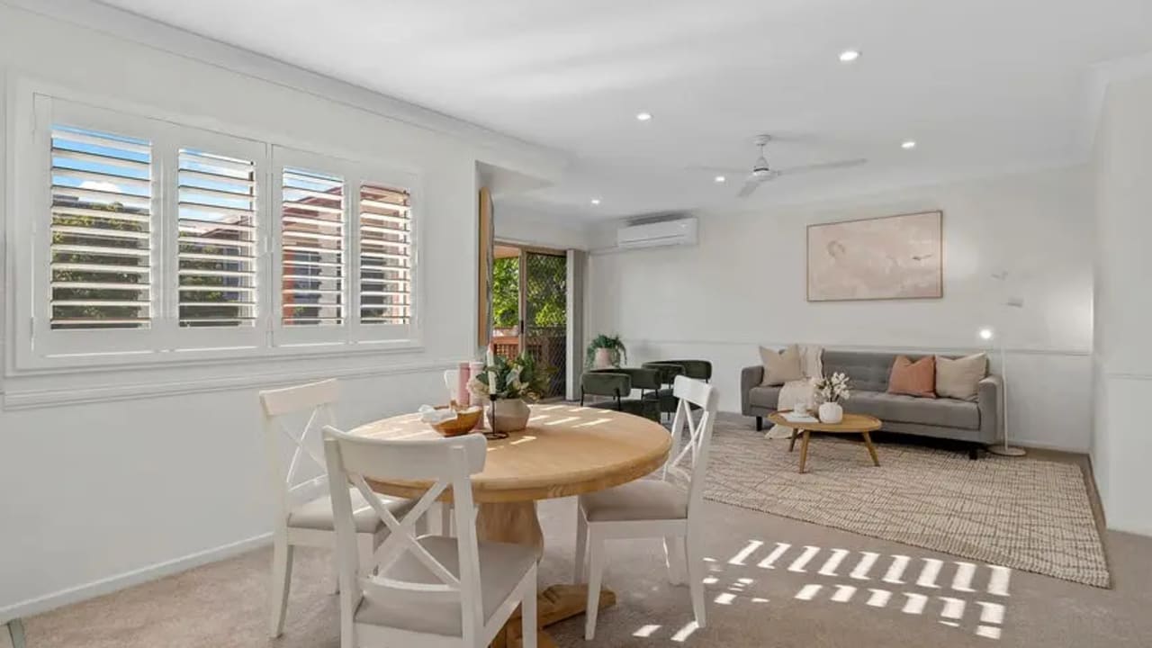 Furnished room in a flatshare