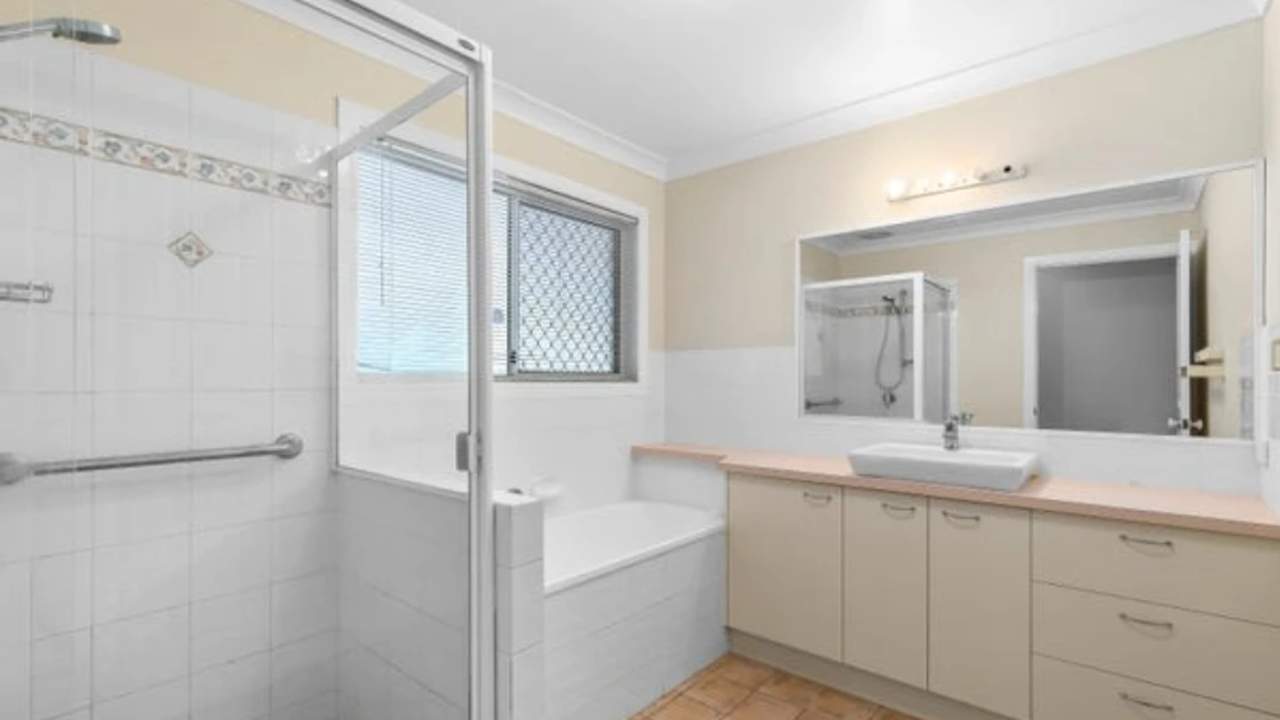 Room in a share house