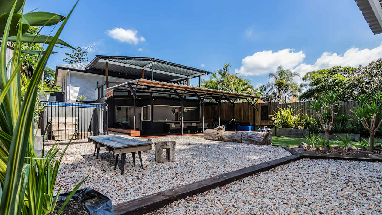 Whole property with 6 rooms for rent