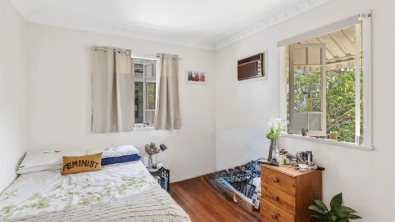 Room in a share house