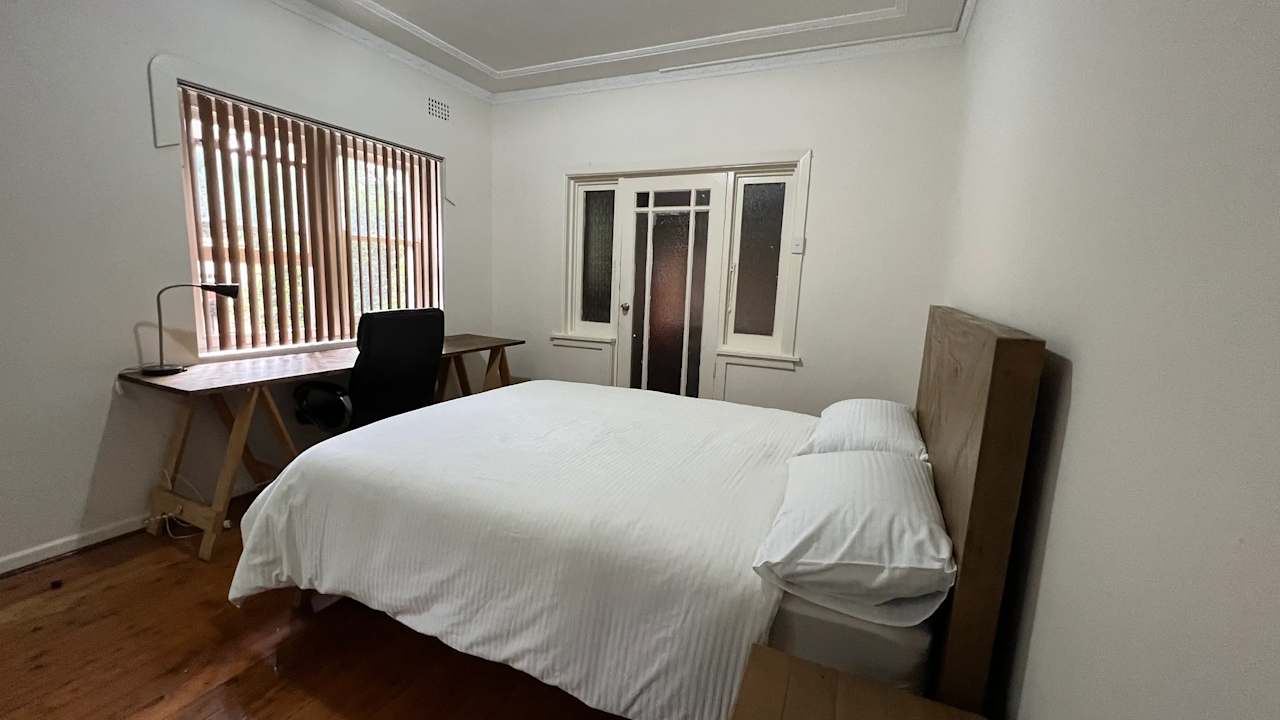 Furnished room in a flatshare
