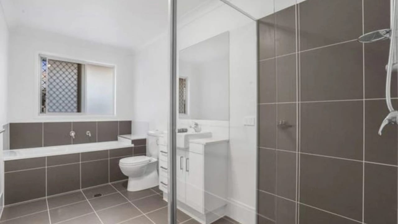 Unfurnished room in a share house
