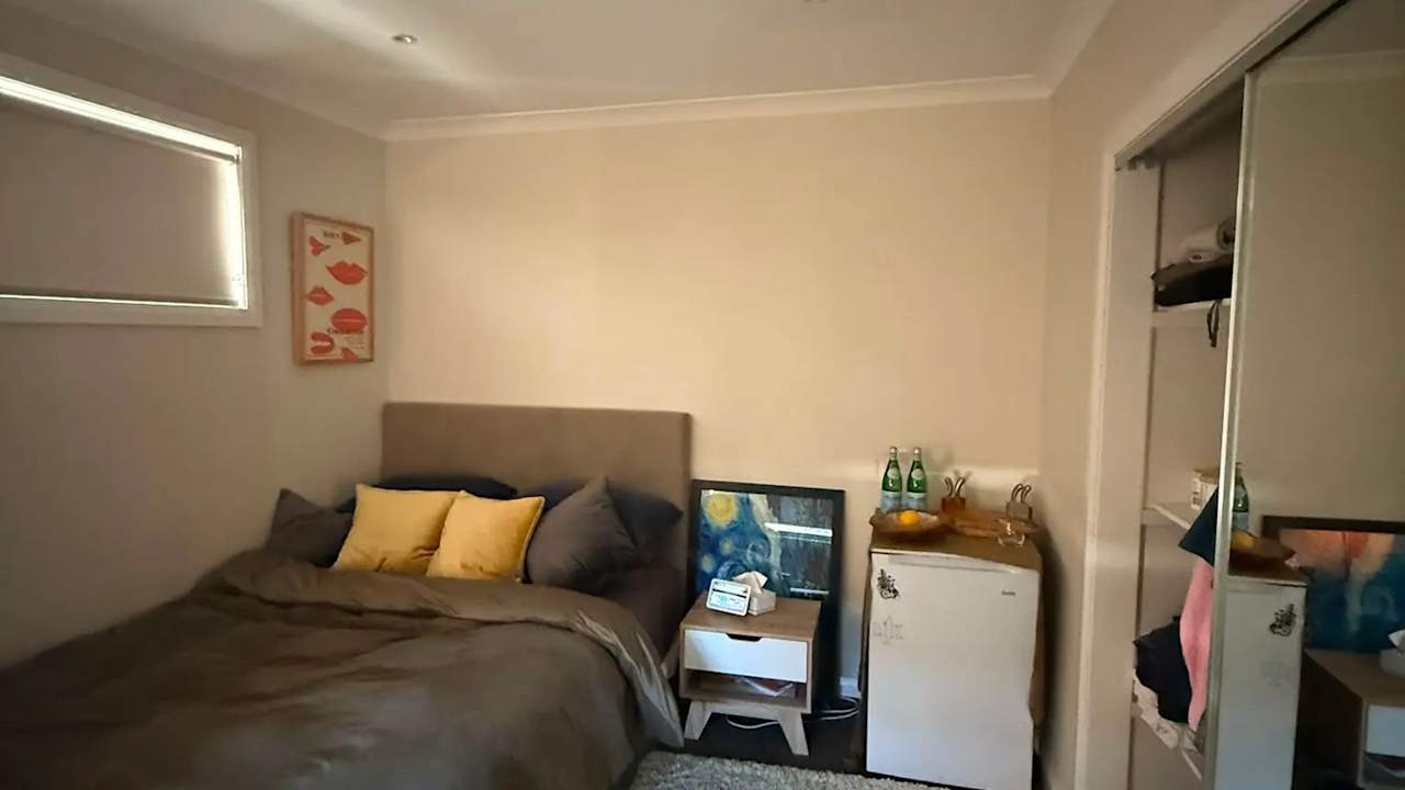 Furnished room in a share house