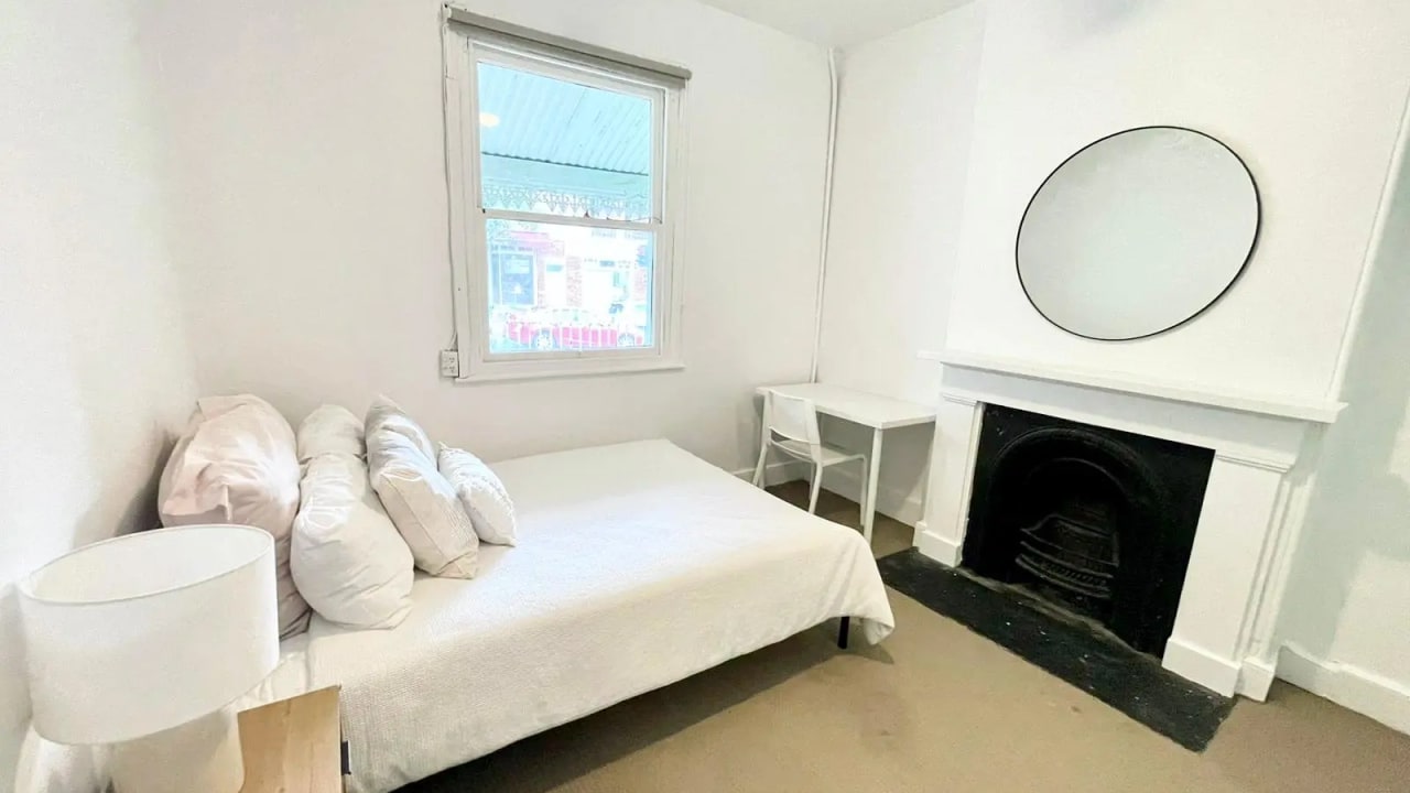Room in a share house