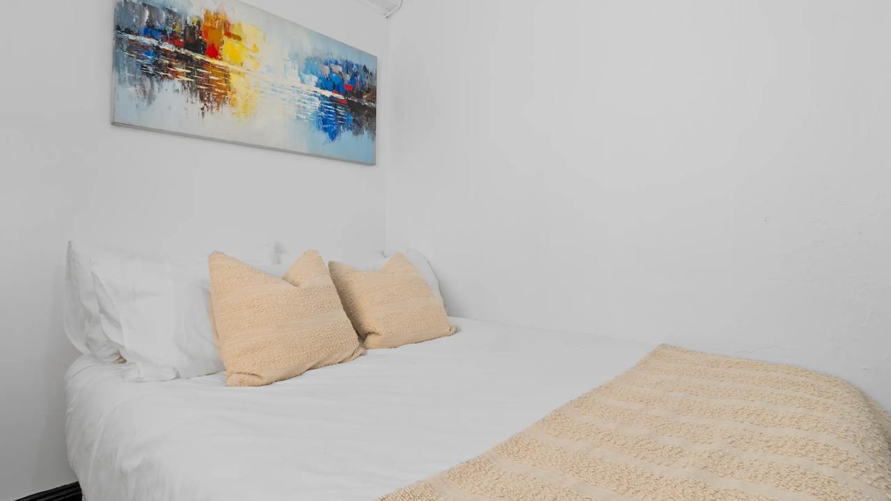 Furnished room in a share house