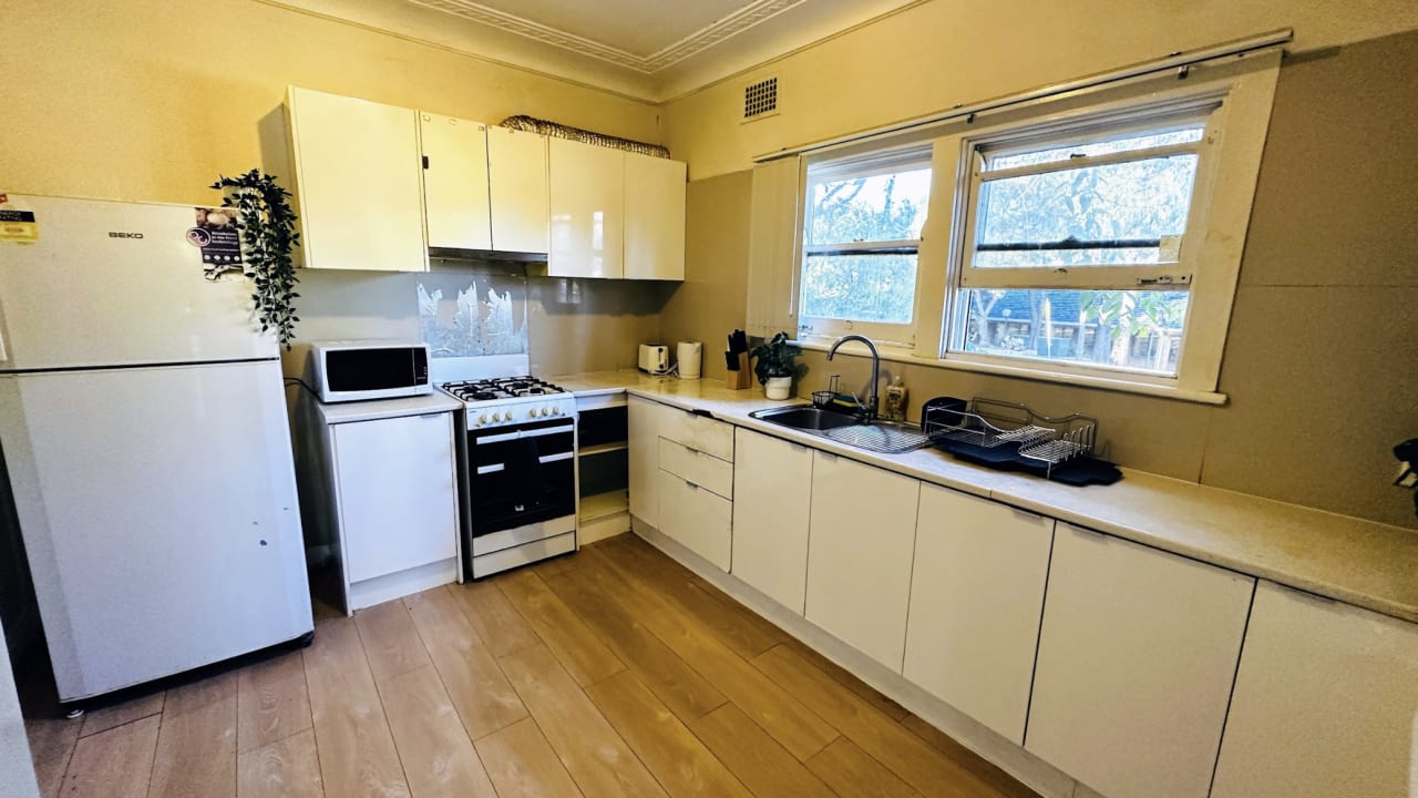 Furnished room in a flatshare