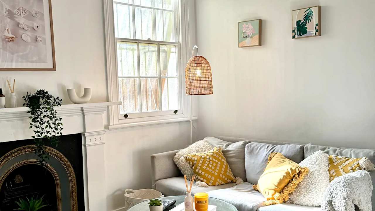 Furnished room in a share house