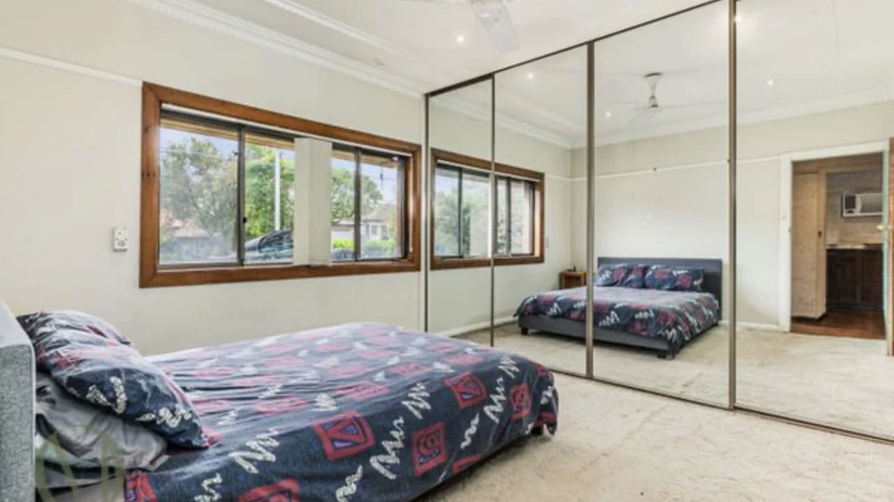 Furnished room in a share house