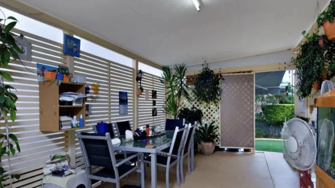 Room in a share house