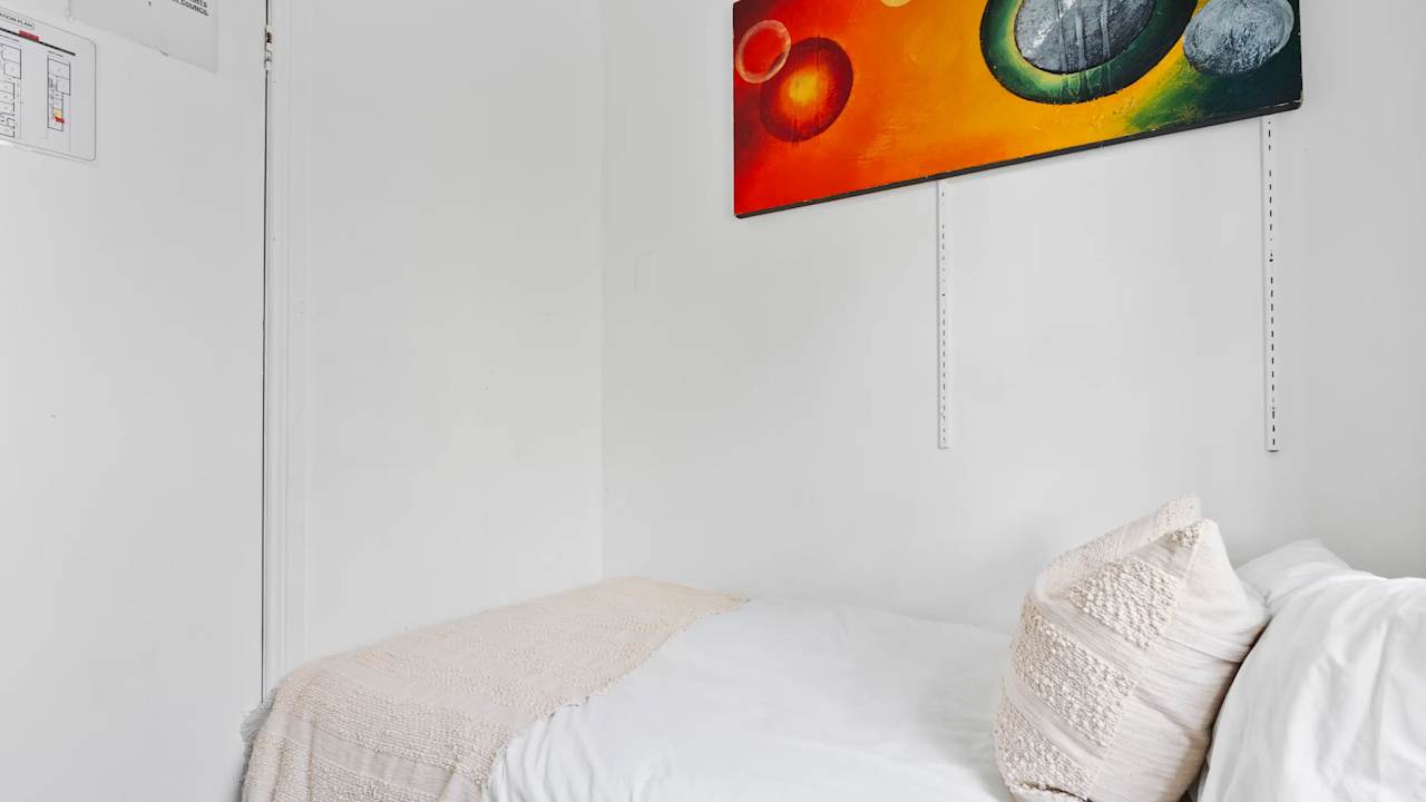 Furnished room in a flatshare