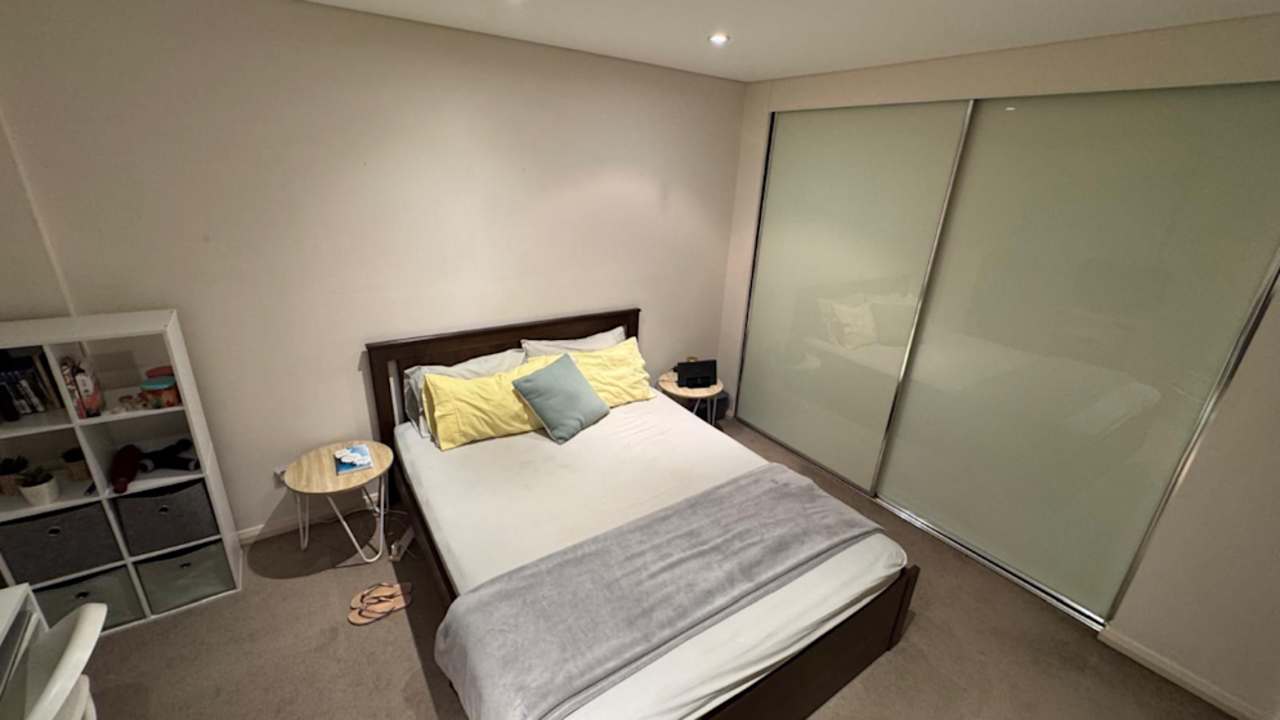 Furnished room with ensuite in a flatshare