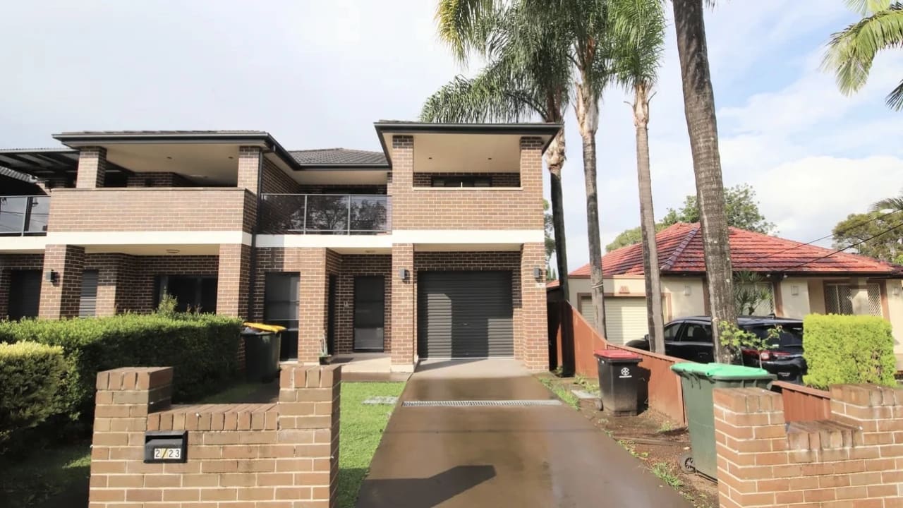 Furnished room in a share house