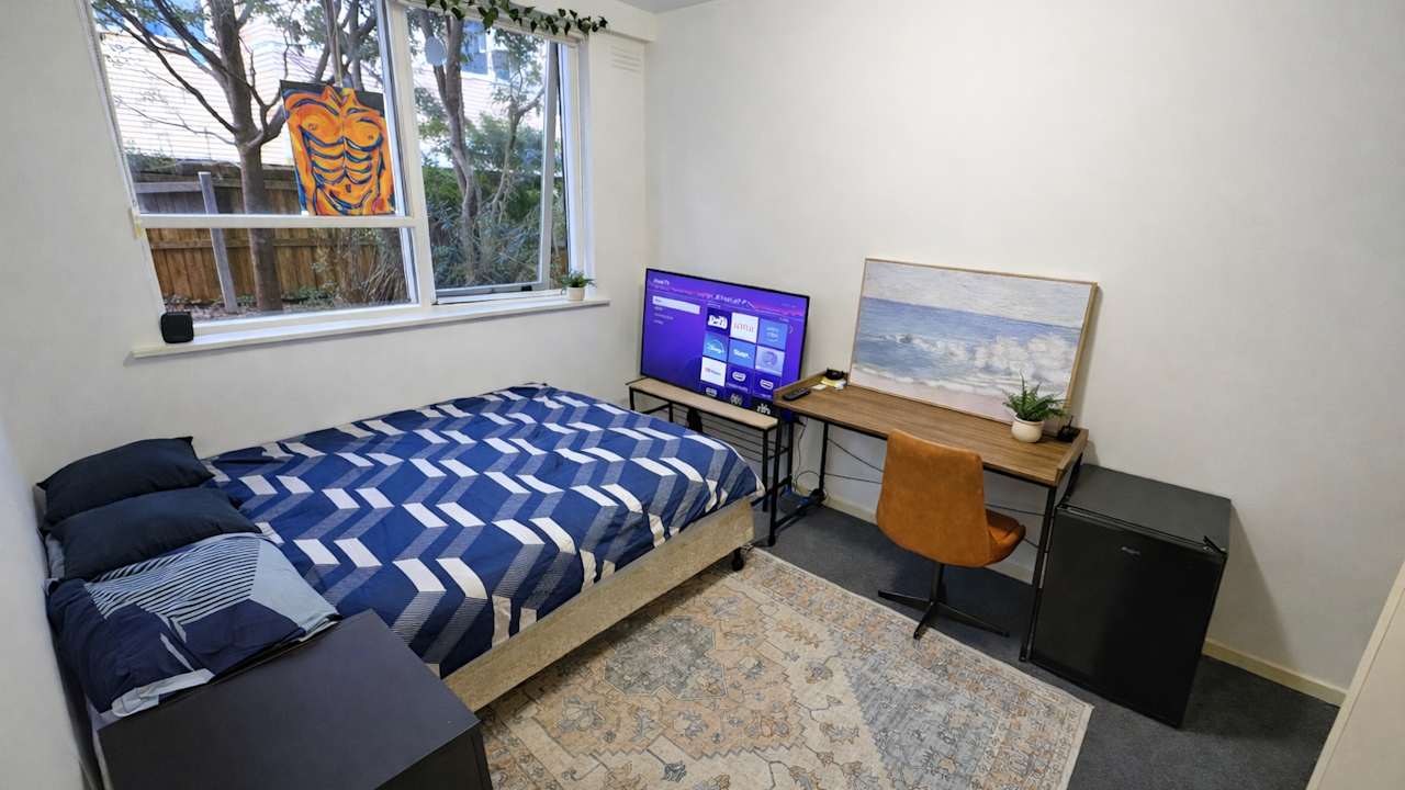 Furnished room in a flatshare