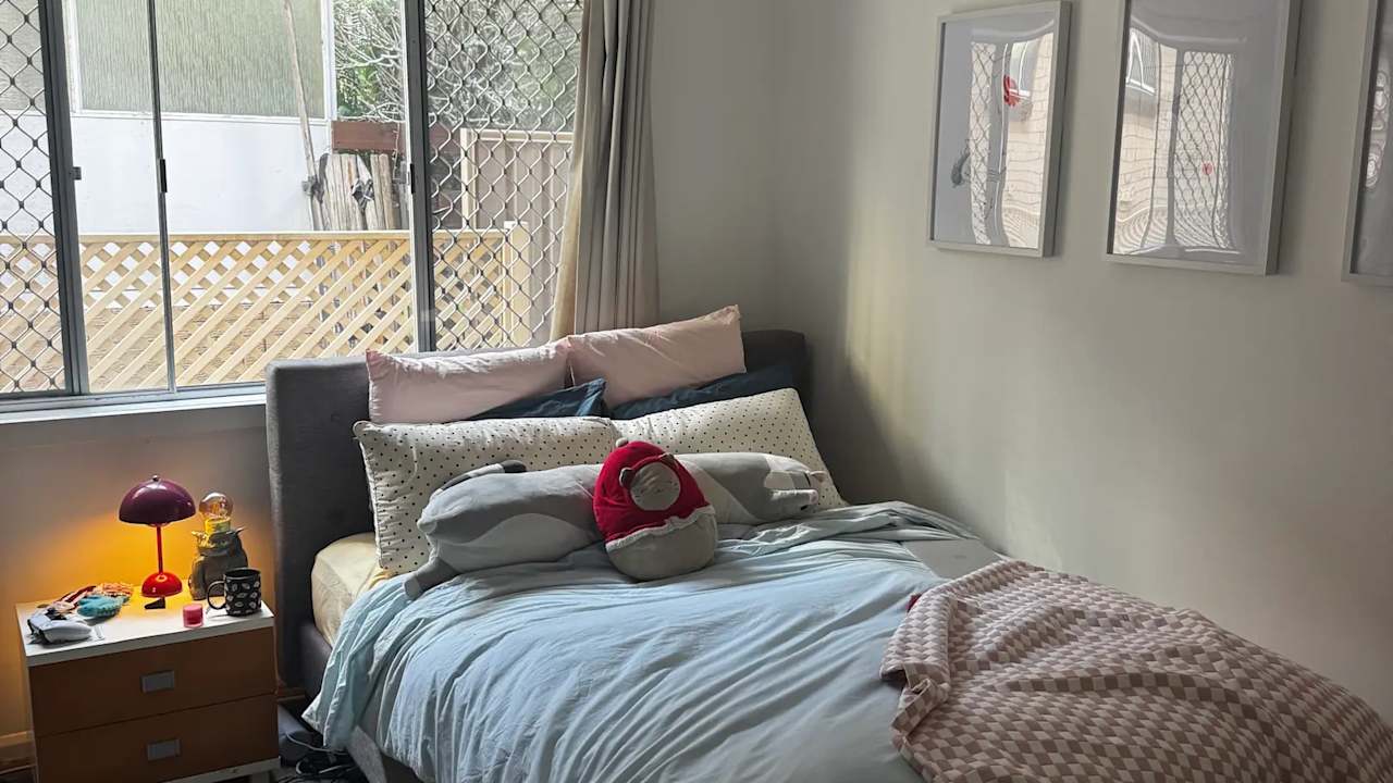 Unfurnished room in a flatshare