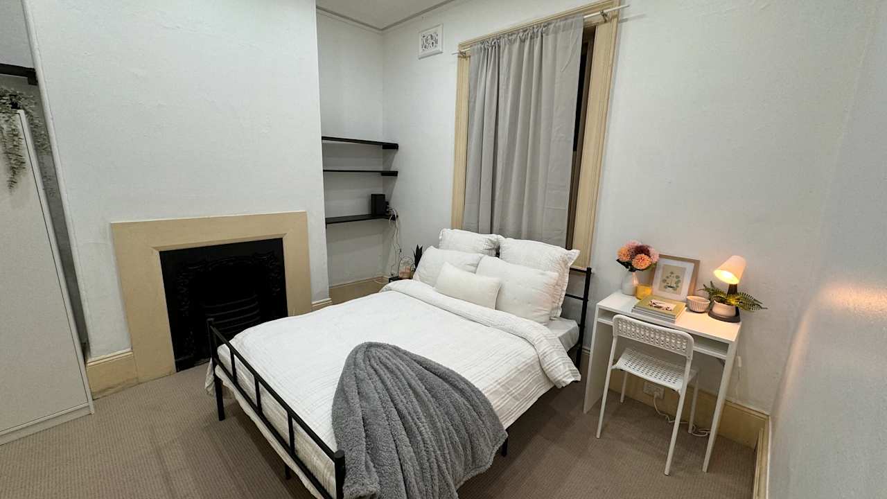 Furnished room in a flatshare